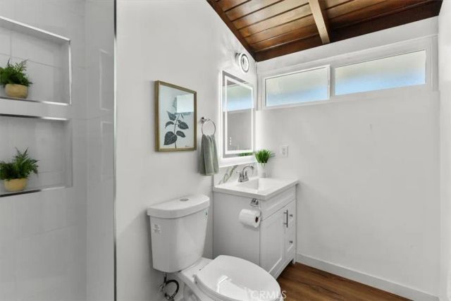 8008 Aura, Reseda, CA 91335