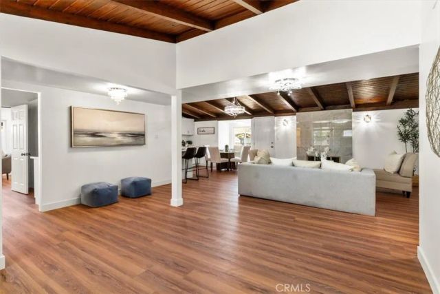 8008 Aura, Reseda, CA 91335