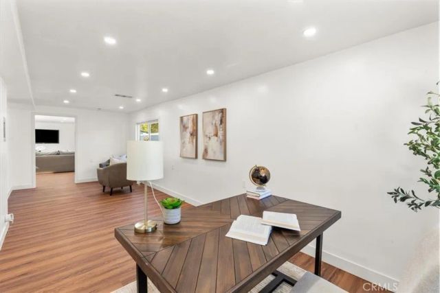 8008 Aura, Reseda, CA 91335