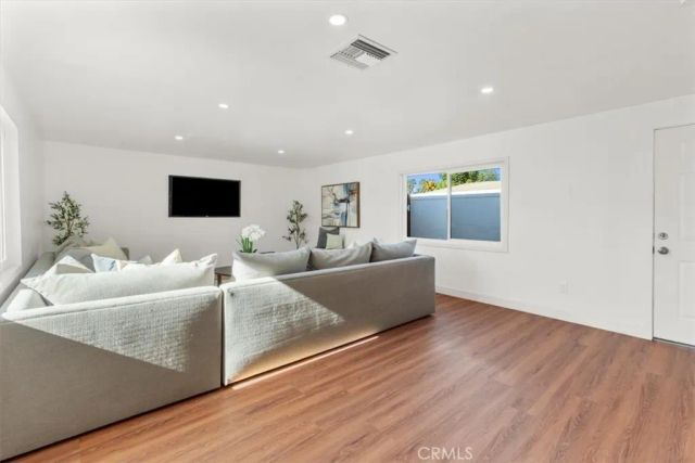 8008 Aura, Reseda, CA 91335