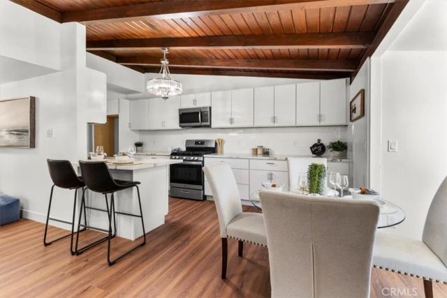 8008 Aura, Reseda, CA 91335