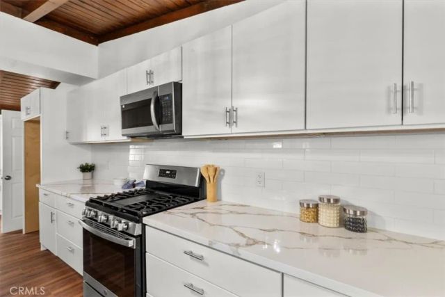 8008 Aura, Reseda, CA 91335