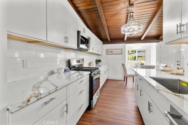 8008 Aura, Reseda, CA 91335