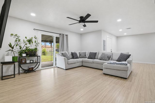 326 Stimmel St, San Antonio, TX 78227