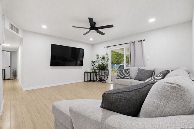 326 Stimmel St, San Antonio, TX 78227