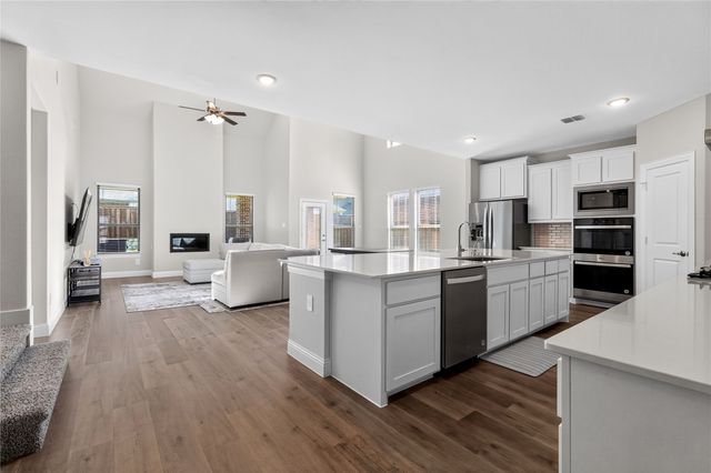 300 Breeds Hill Road, Little Elm, TX 75068