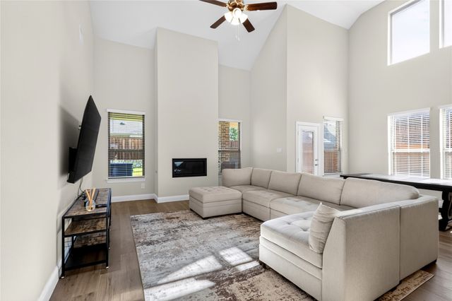 300 Breeds Hill Road, Little Elm, TX 75068