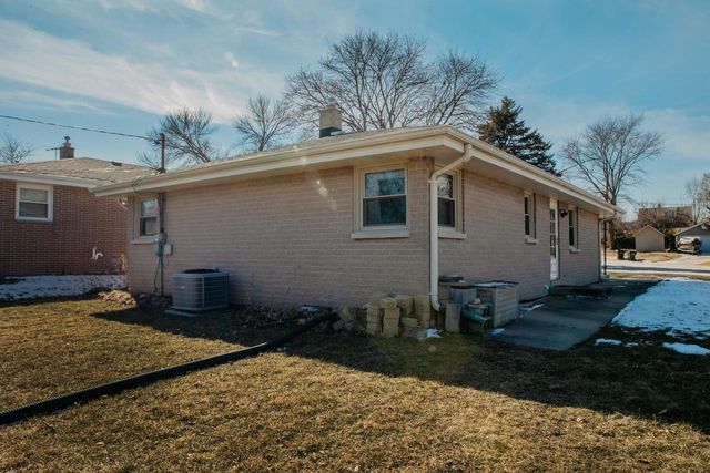 4200 S Mccarty AVENUE, Saint Francis, WI 53235