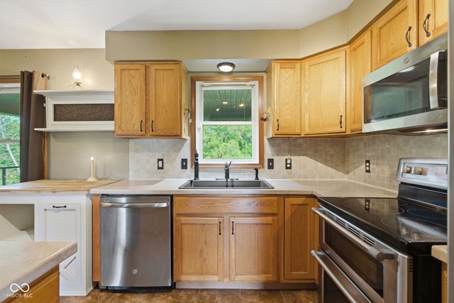 10777 S Waveland Road, Waveland, IN 47989