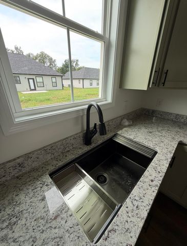472 Pinehurst Way, Harrodsburg, KY 40330