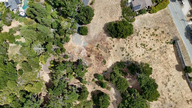82 Zander Dr, Orinda, CA 94563