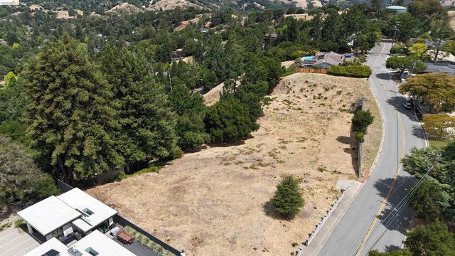 82 Zander Dr, Orinda, CA 94563