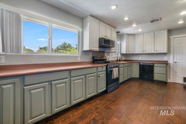 1011 Filer Ave W, Twin Falls, ID 83301