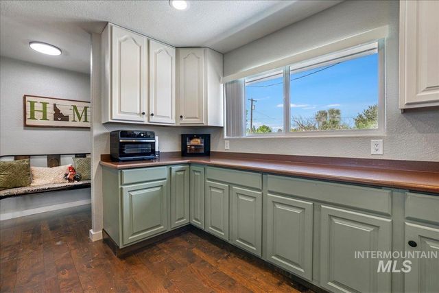 1011 Filer Ave W, Twin Falls, ID 83301