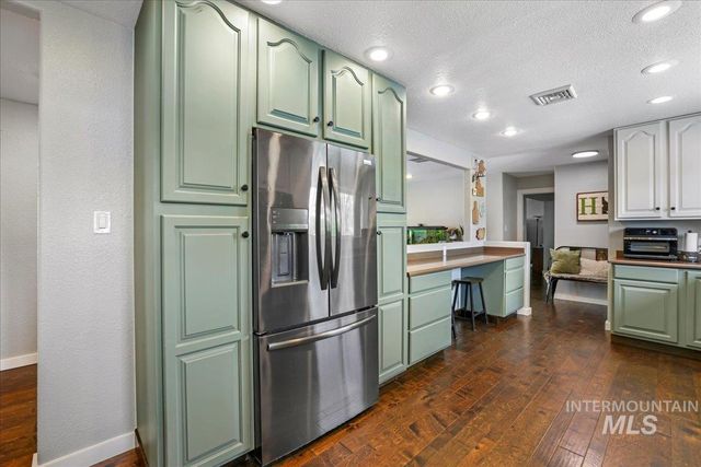 1011 Filer Ave W, Twin Falls, ID 83301