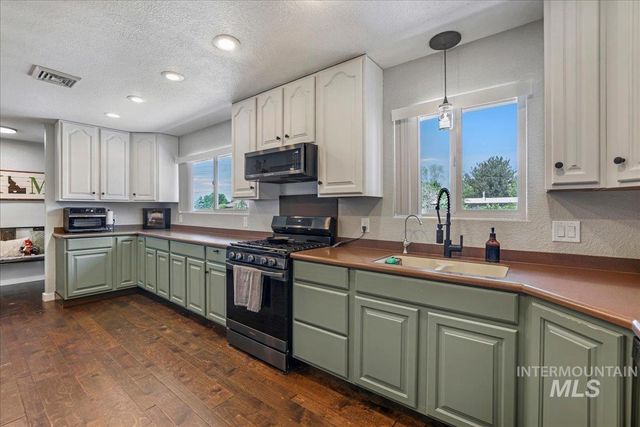 1011 Filer Ave W, Twin Falls, ID 83301