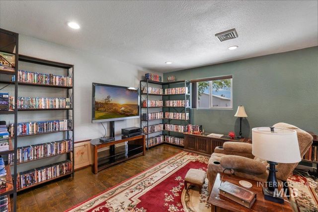 1011 Filer Ave W, Twin Falls, ID 83301