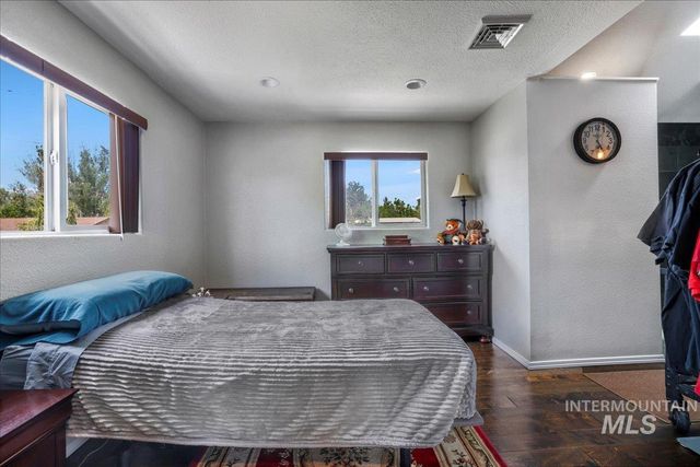 1011 Filer Ave W, Twin Falls, ID 83301