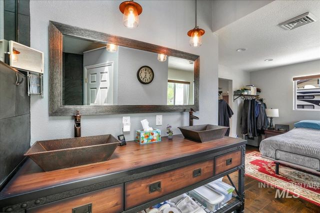 1011 Filer Ave W, Twin Falls, ID 83301