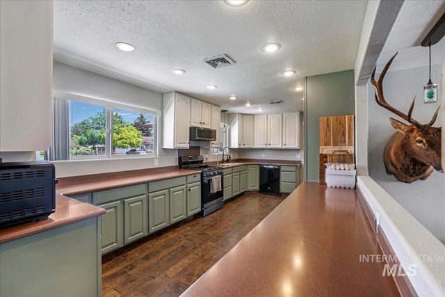 1011 Filer Ave W, Twin Falls, ID 83301