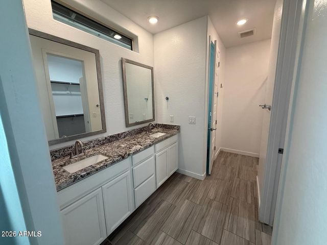 327 W Tamarack Drive, San Tan Valley, AZ 85140