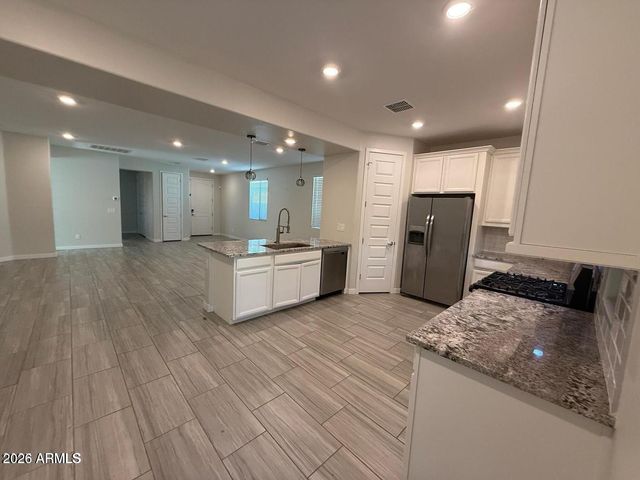 327 W Tamarack Drive, San Tan Valley, AZ 85140