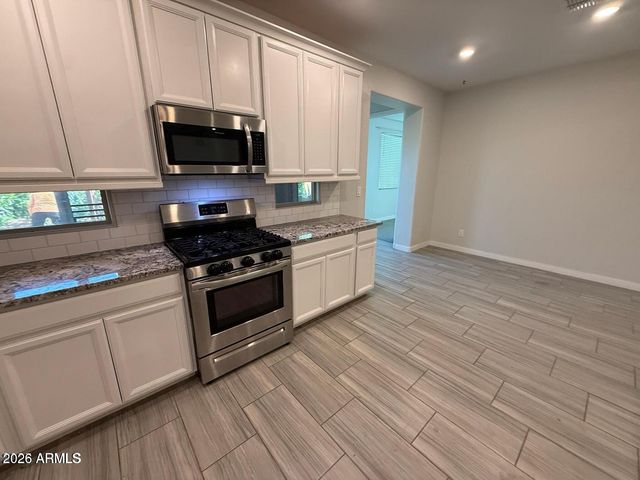 327 W Tamarack Drive, San Tan Valley, AZ 85140