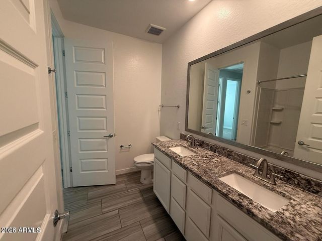 327 W Tamarack Drive, San Tan Valley, AZ 85140