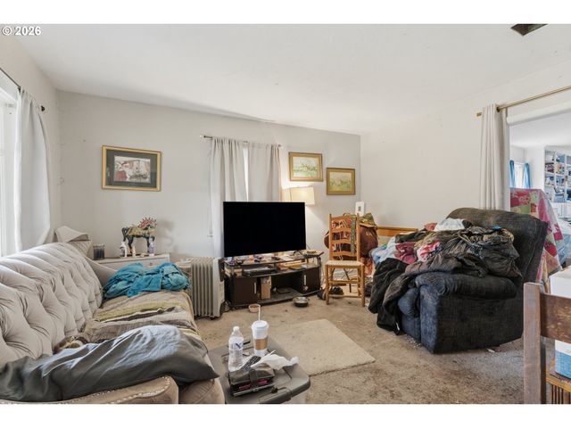 1949 Se ORIENT Dr, Gresham, OR 97080