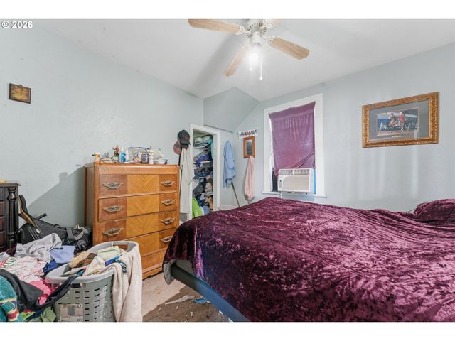 1949 Se ORIENT Dr, Gresham, OR 97080