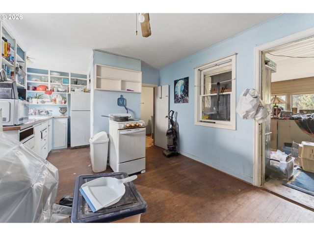 1949 Se ORIENT Dr, Gresham, OR 97080