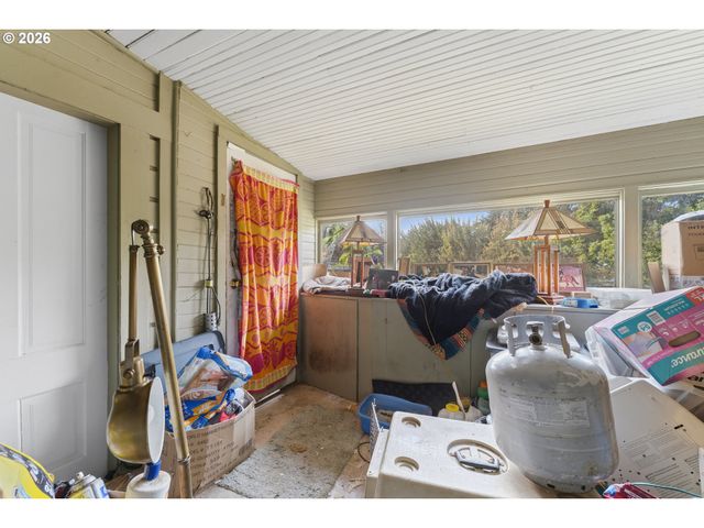 1949 Se ORIENT Dr, Gresham, OR 97080
