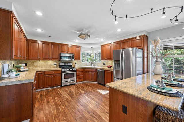 704 Quail Hill Ct, Auburn, CA 95603