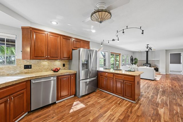 704 Quail Hill Ct, Auburn, CA 95603