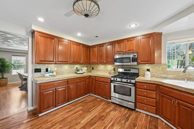 704 Quail Hill Ct, Auburn, CA 95603