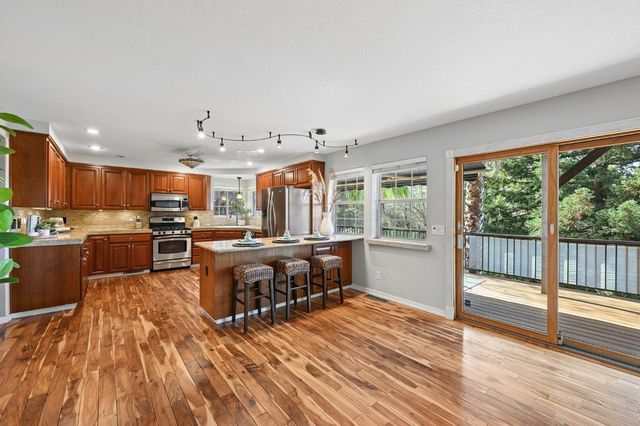 704 Quail Hill Ct, Auburn, CA 95603
