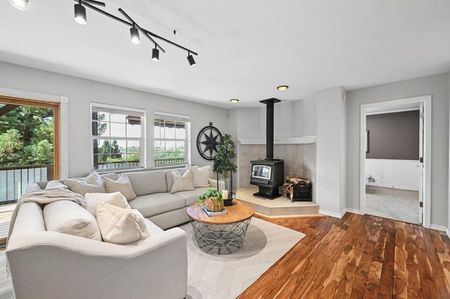 704 Quail Hill Ct, Auburn, CA 95603