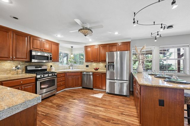 704 Quail Hill Ct, Auburn, CA 95603
