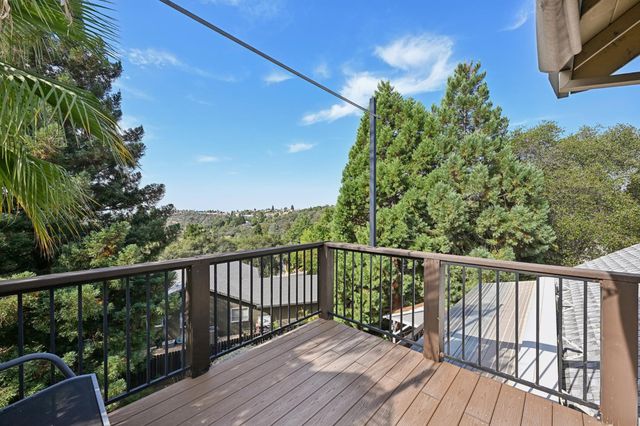 704 Quail Hill Ct, Auburn, CA 95603