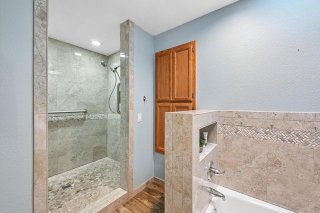 704 Quail Hill Ct, Auburn, CA 95603