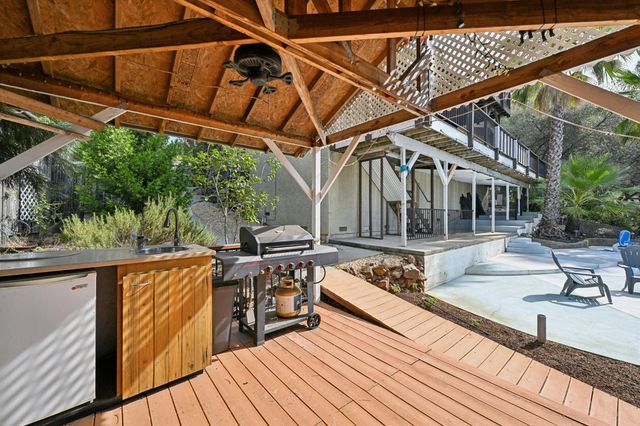 704 Quail Hill Ct, Auburn, CA 95603