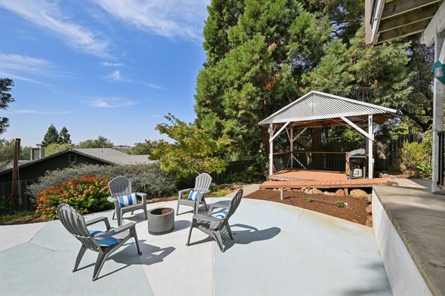 704 Quail Hill Ct, Auburn, CA 95603