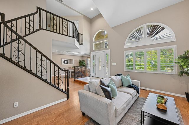 704 Quail Hill Ct, Auburn, CA 95603