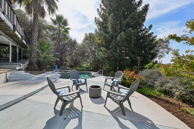 704 Quail Hill Ct, Auburn, CA 95603