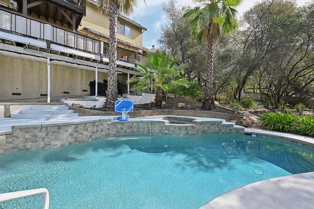 704 Quail Hill Ct, Auburn, CA 95603