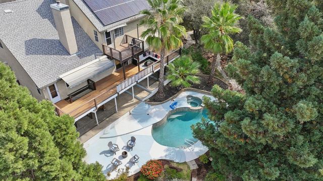 704 Quail Hill Ct, Auburn, CA 95603