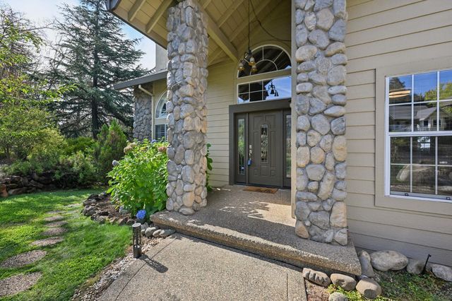 704 Quail Hill Ct, Auburn, CA 95603