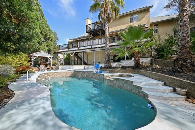 704 Quail Hill Ct, Auburn, CA 95603