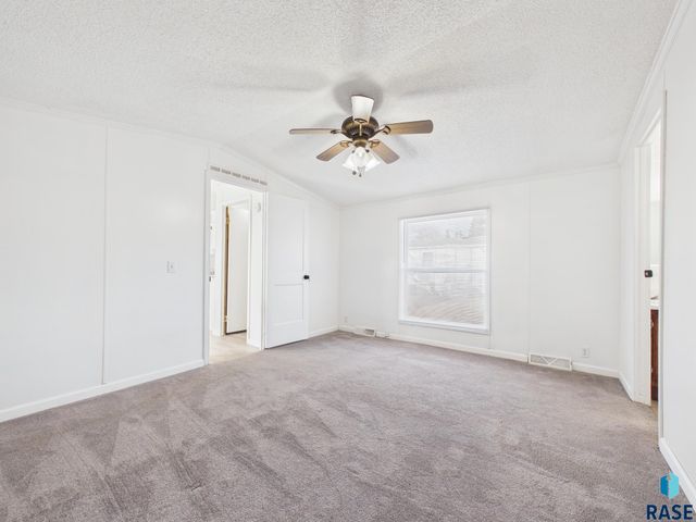 908 N Irene Pl Place, Sioux Falls, SD 57107