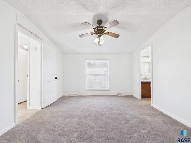 908 N Irene Pl Place, Sioux Falls, SD 57107